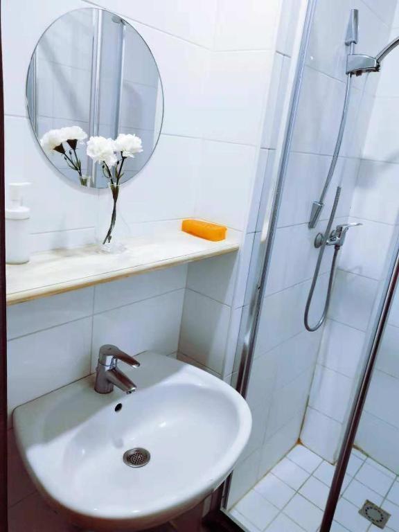 Cozy Rooms With Share The Bathroom And Kitchen Brussel Buitenkant foto