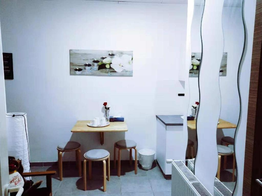 Cozy Rooms With Share The Bathroom And Kitchen Brussel Buitenkant foto
